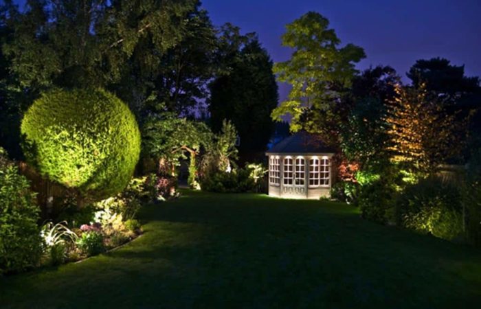 Come illuminare il giardino con i faretti da esterno a led